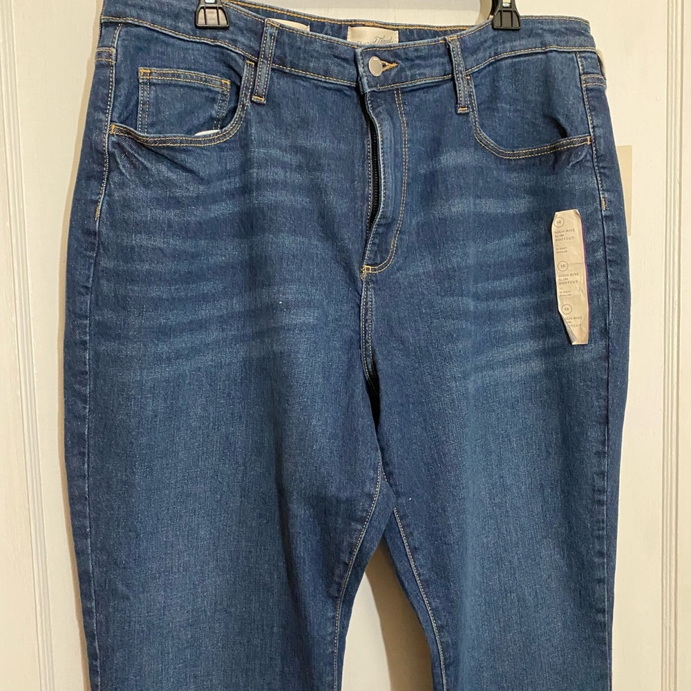 UNIVERSAL THREAD High-rise Slim Bootcut Jeans. Size 16